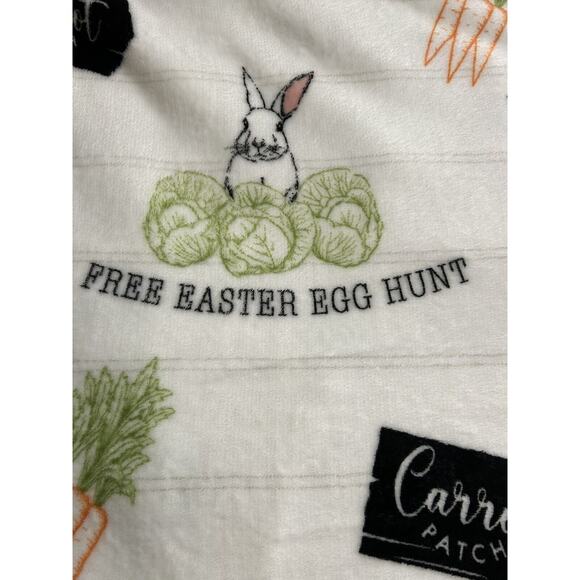 Peter Rabbit Farms Carrot Patch Super Soft Blanket - Picture 2 of 7